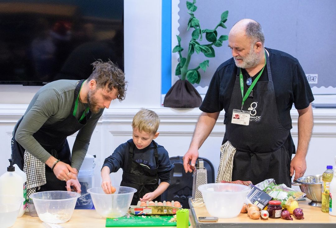 Cooking up Festive Feasts on the Christmas HAF Programme